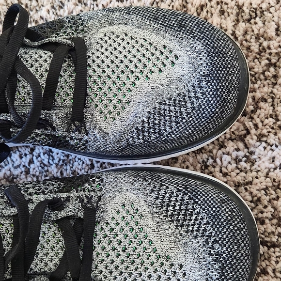 Nike Fly Knits - Picture 2 of 5
